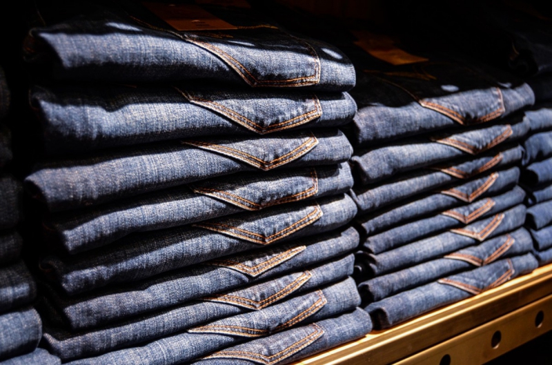 magasin-DURANUS-min_jeans_pants_blue_shop_shopping_shelf_exhibition_buy-940702